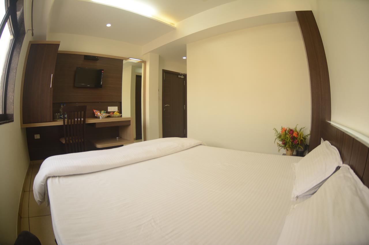 Hotel Kirti Jāmnagar Екстериор снимка