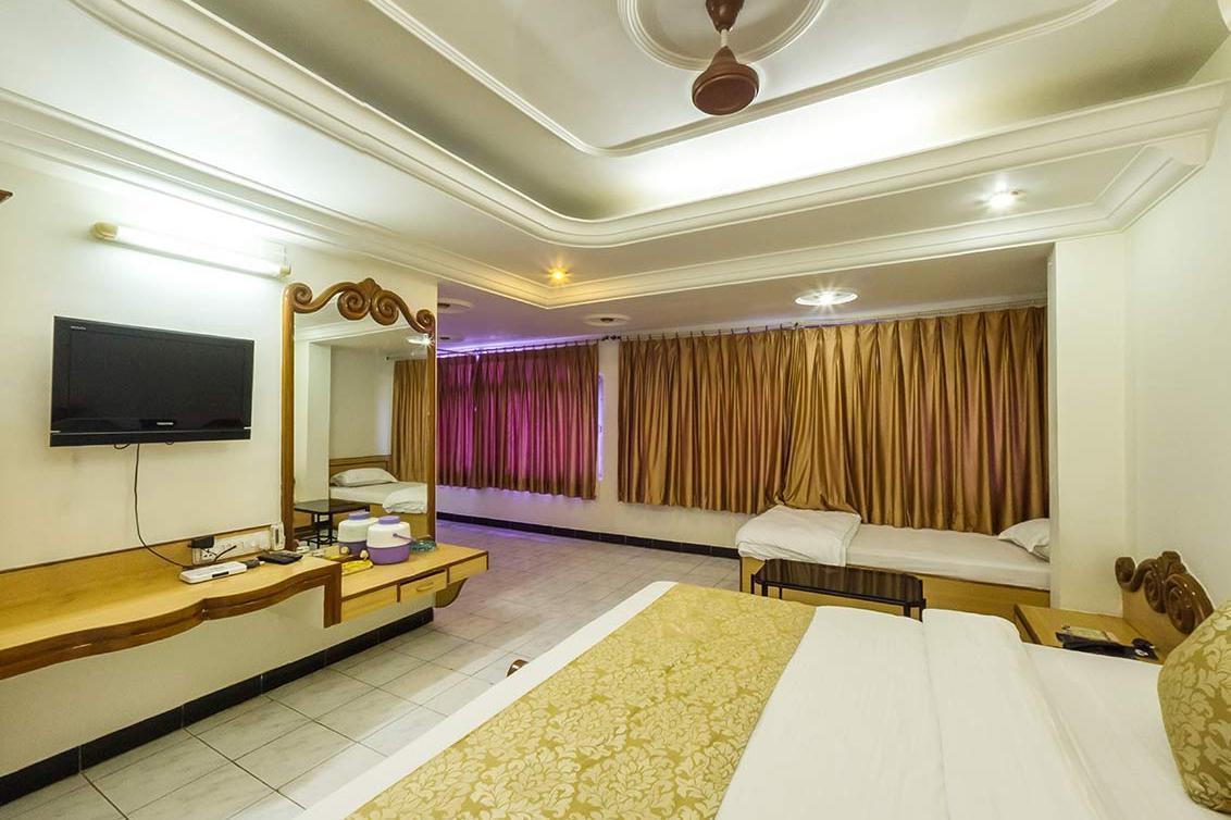 Hotel Kirti Jāmnagar Екстериор снимка