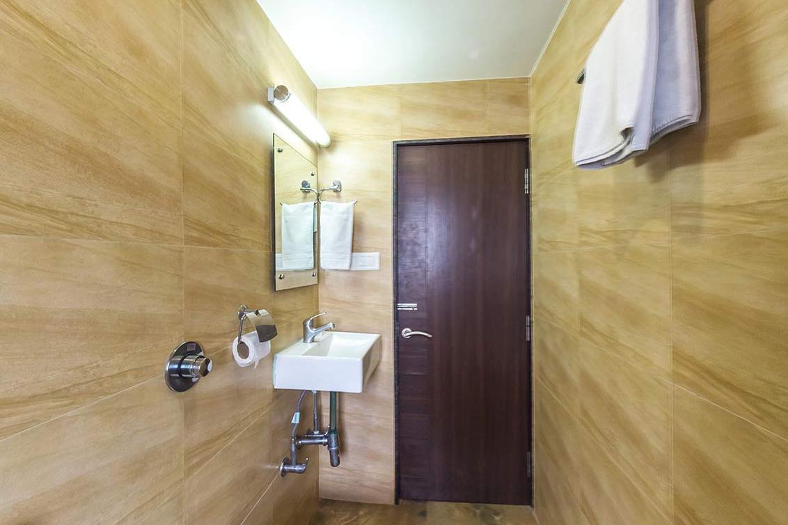Hotel Kirti Jāmnagar Екстериор снимка