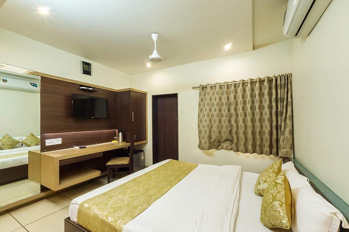 Hotel Kirti Jāmnagar Екстериор снимка