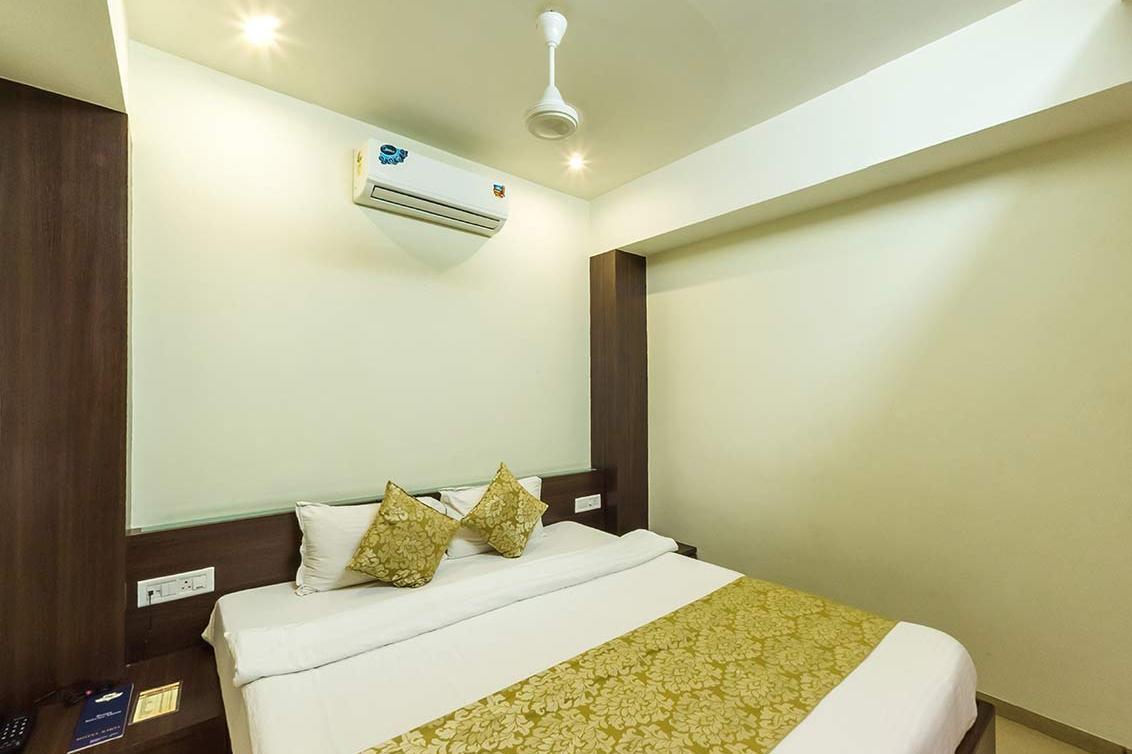 Hotel Kirti Jāmnagar Екстериор снимка