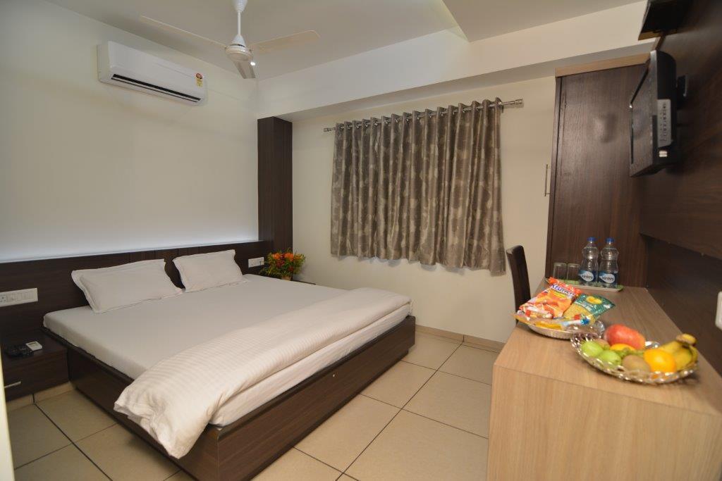 Hotel Kirti Jāmnagar Екстериор снимка
