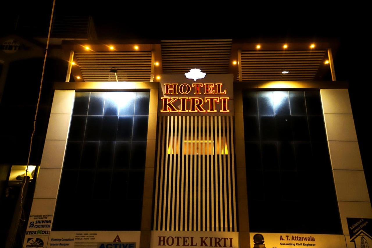 Hotel Kirti Jāmnagar Екстериор снимка